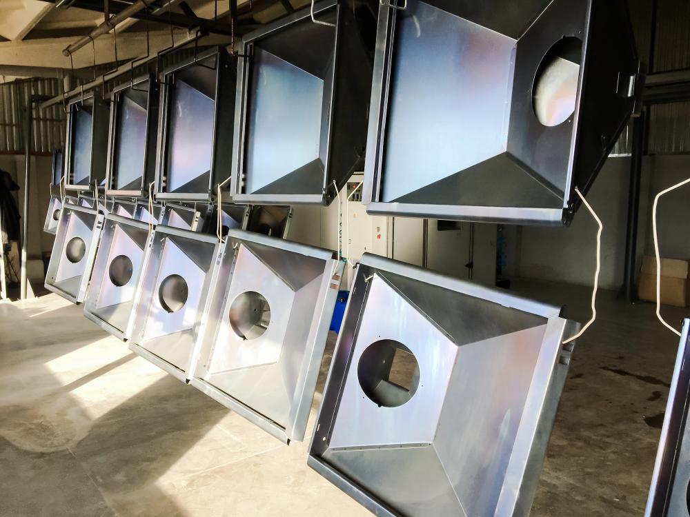 Powder Coating Vs. Galvanizing: What’s The Right Choice?