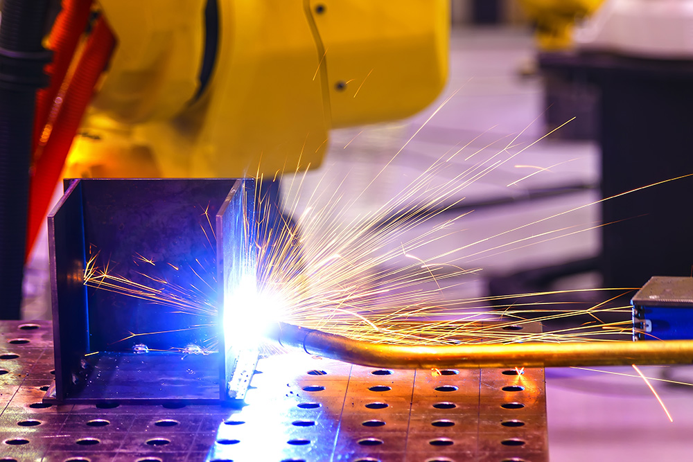 Plasma-Spray Coatings Help Reduce Periprosthetic Femoral Fracture Risks